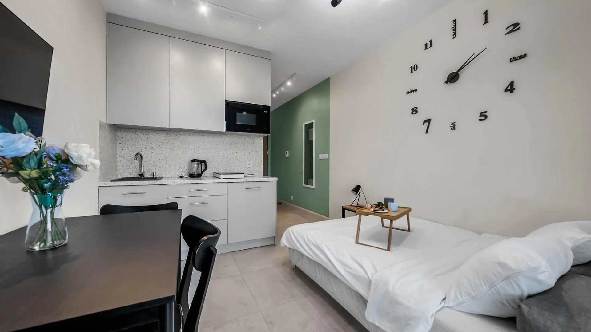 Wiktoryn Studio - Balcony, Gym & Sauna - By Rentujemy Warsaw Poland