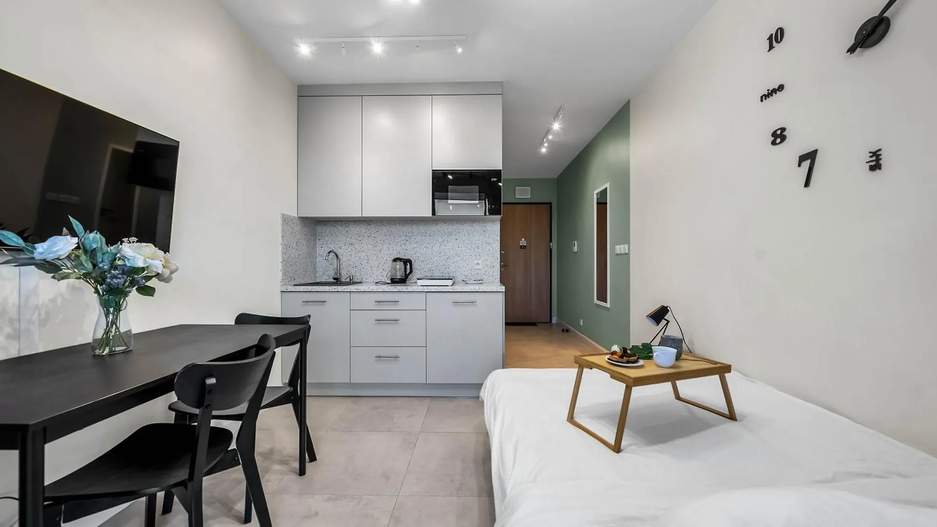 Wiktoryn Studio - Balcony, Gym & Sauna - By Rentujemy Warsaw 0*,  Poland