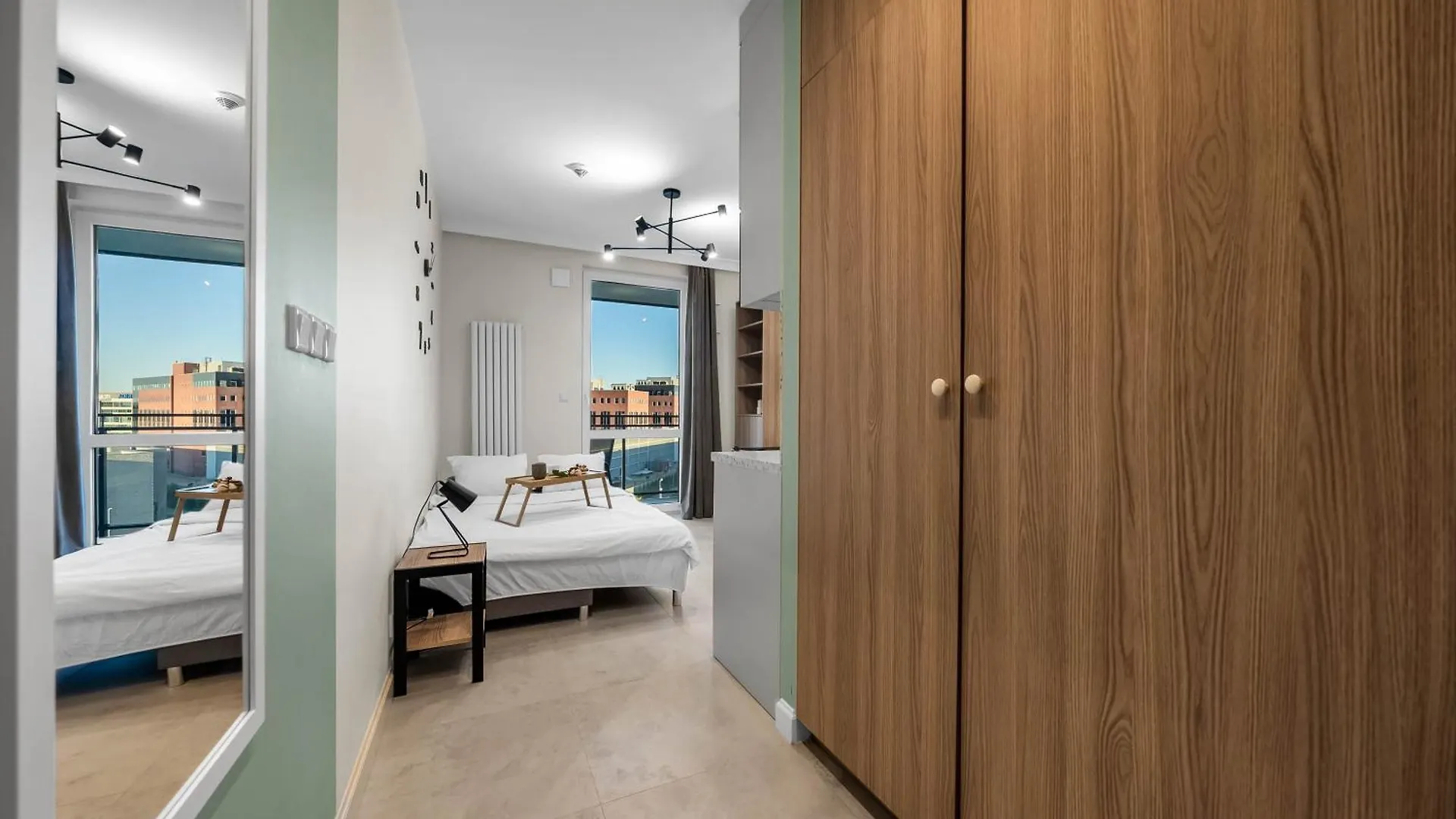 Wiktoryn Studio - Balcony, Gym & Sauna - By Rentujemy Warsaw Apartment