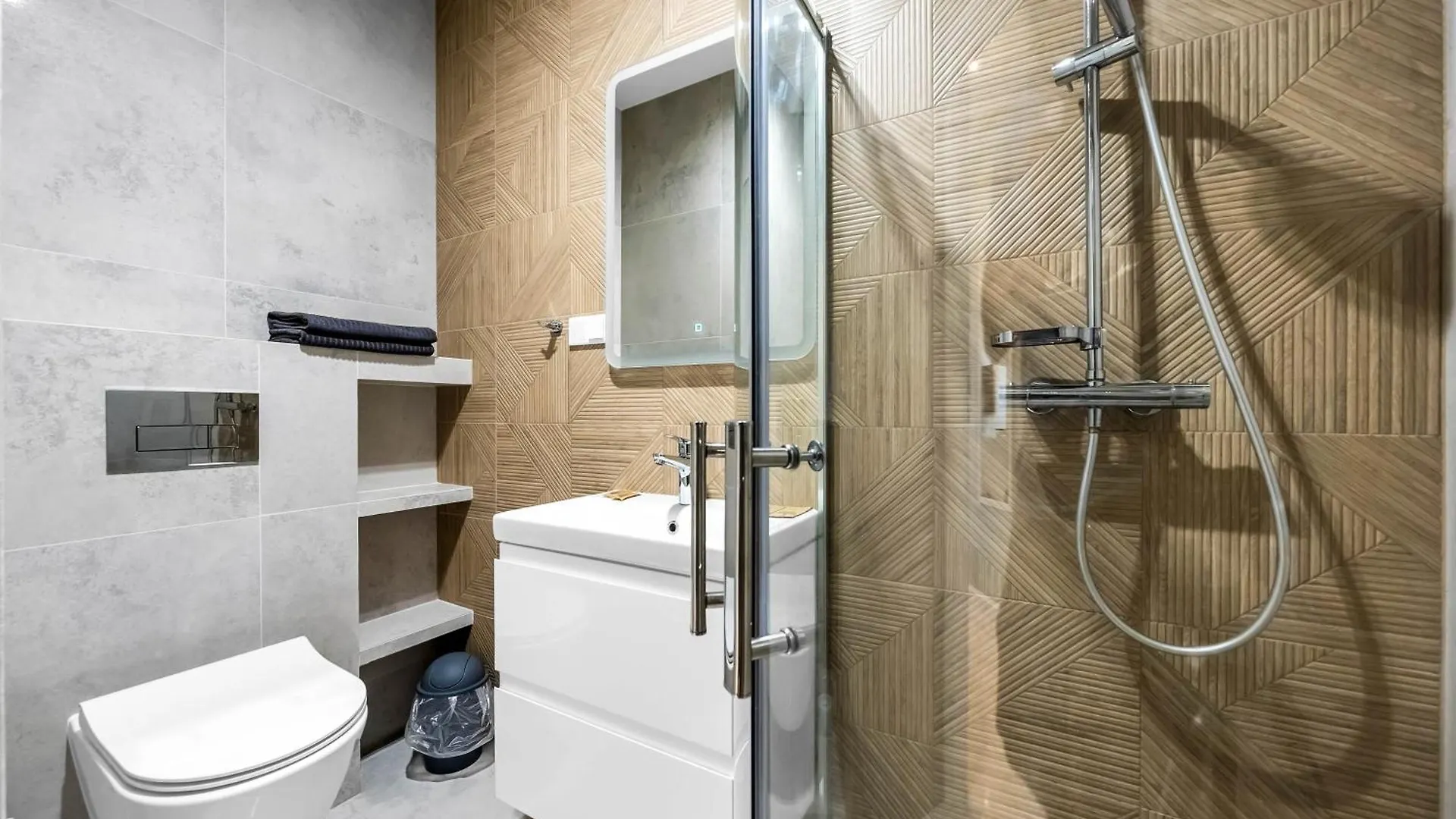 Wiktoryn Studio - Balcony, Gym & Sauna - By Rentujemy Warsaw Apartment